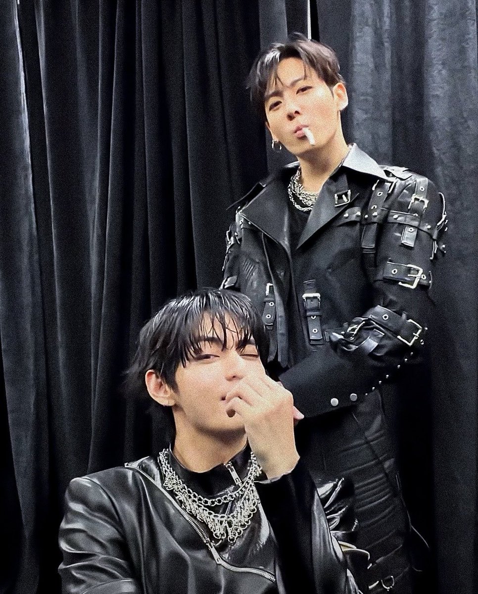 kthjjg's tweet photo. iconic power duo. https://t.co/Ehk2Akhgbk