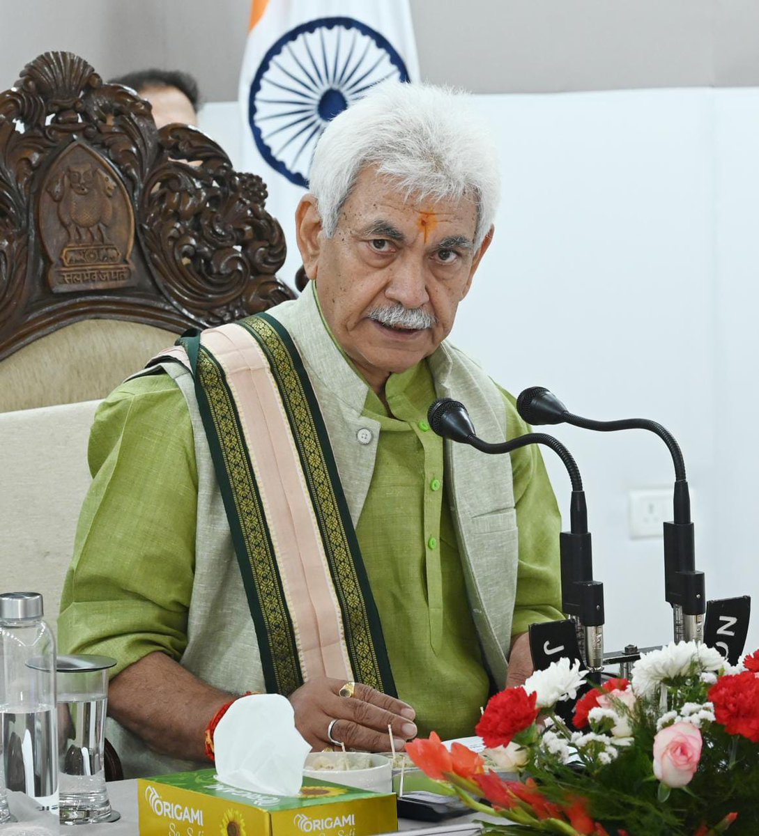 Today, LG Chaired a high level meeting with the Chief Secretary, DGP, Senior Police &amp; Civil Administration Officials and DCs, SSPs from Jammu Division to review and address the current security situation. 
#SecurityMeeting #JammuDivision #CivilAdministration #PoliceLeadership