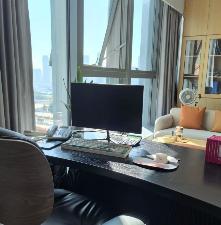 kellykellykm's tweet image. Busy hands, focused mind, steady progress.
#WorkLife #OfficeGrind #KeepGoing #Motivation