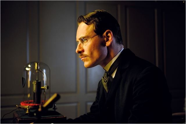 ELizarduy's tweet photo. #DavidCronenberg explora los aspectos más incómodos de la psique humana en #ADangerousMethod mediante la historia del psicoanálisis. La trama personal no siempre funciona pero logra sostenerse gracias a Fassbender, a Knightley, y especialmente, al Freud de Viggo Mortensen. https://t.co/9S3Vo4dSTc