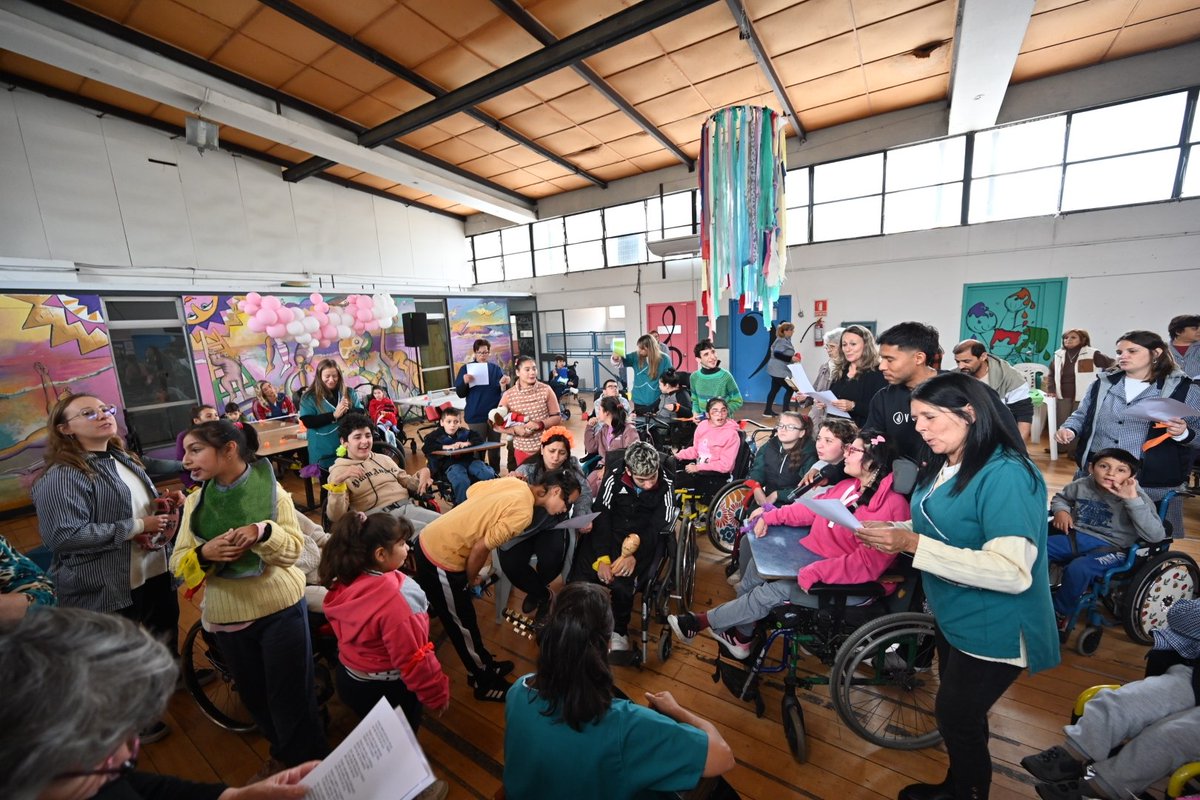 MunicipioGMvd's tweet photo. Jugamos sin Barreras ✨
Vivimos una mañana de juegos y disfrute en la Escuela Roosevelt, en una actividad organizada por la Comisión de Discapacidad del Concejo Vecinal Zonal 13, con el apoyo del CCZ 13 y del Municipio G.
#EscontiGo https://t.co/4YZVRzhDlf