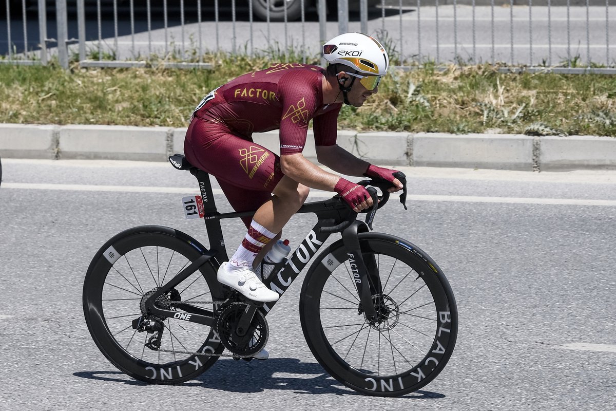 maprocycling's tweet photo. Medical update: Scott McGill

After a crash on stage 4 Tour of Türkiye, Scott was taken for x-rays which confirmed a broken collarbone. He will head back to our European base in Girona for surgery, then return home to the US to recover under the guidance of our medical team. https://t.co/TlsoR69t6a