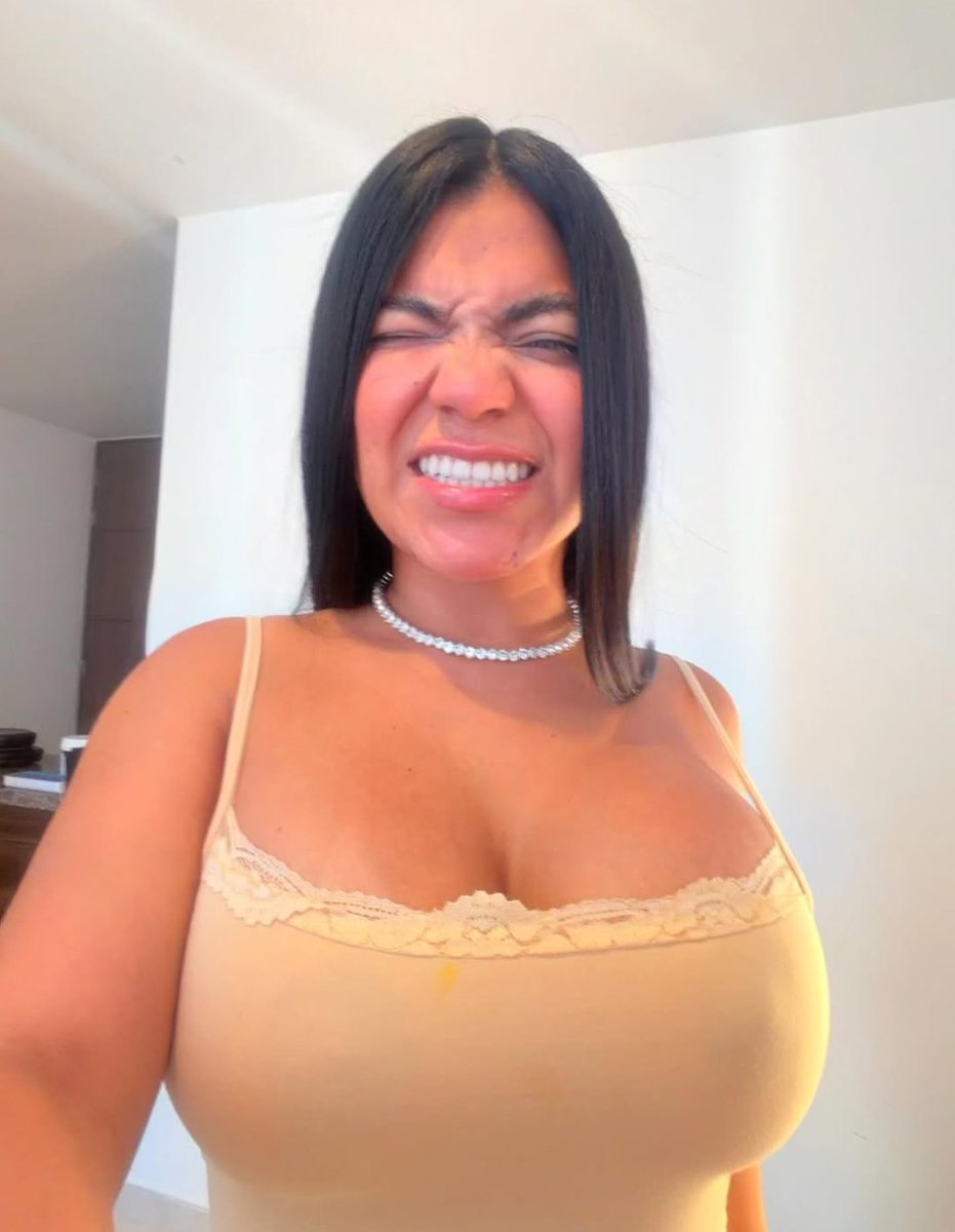 AndreinaLeza's tweet photo. Ustedes pueden creer que todavía no me he quitado la pijama jajajaj 🤪🤣 https://t.co/QRrpd435e8