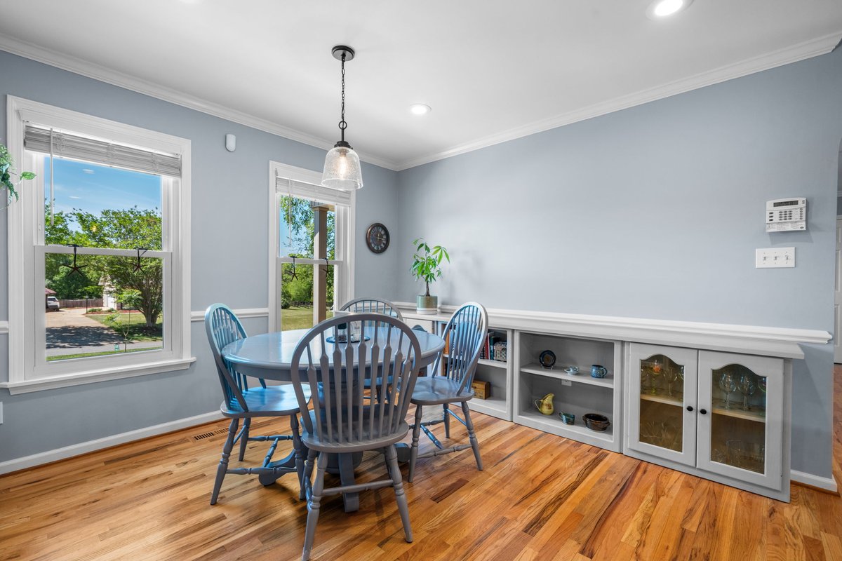 HickoryNCHomes's tweet image. #JustListed Home For Sale with a POOL in Mountain View!
📷 CALL 828-328-9540 to see it TODAY
📷 CLICK for more pictures and information &amp;gt;&amp;gt;
betterfoothills.com/listing/NC/Hic…
📷 Wake up every morning to sweeping mountain views from your own front porch—and that's just the beginning. . . .