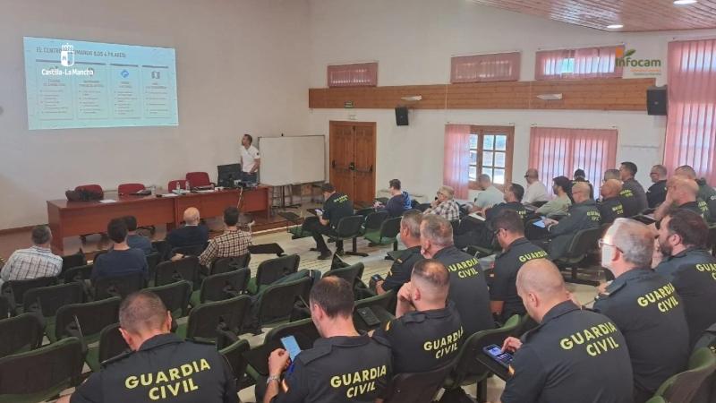 Plan_INFOCAM's tweet photo. Estos días, personal de #INFOCAM de @gobjccm ha impartido en #Albacete un curso de Orux Maps dirigido a miembros de la Guardia Civil.

Formación orientada a mejorar el uso de herramientas de geolocalización y apoyo a la gestión de emergencias. https://t.co/Ezy1vudn6f
