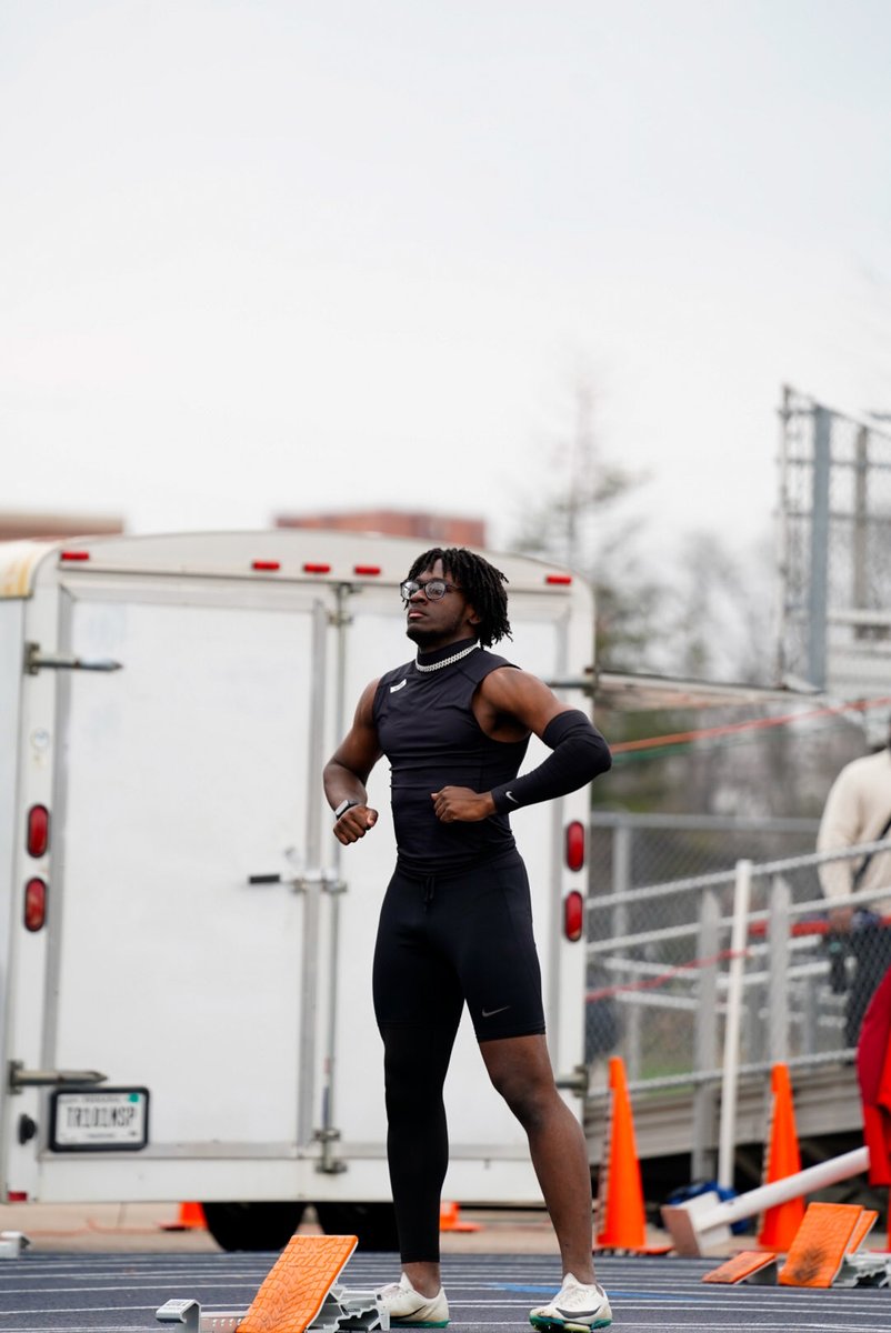 thejmoneyshow_'s tweet photo. End Of Year 1 - 

*After A Year Away From Track*

200m - 24.3 / Previous Mark All Time - 23.88
400m - 56.67 / Previous Mark From This Year - 58.30

Progress isn’t loud. It doesn’t always look like winning, or feel like momentum. https://t.co/heEfQmgAGK