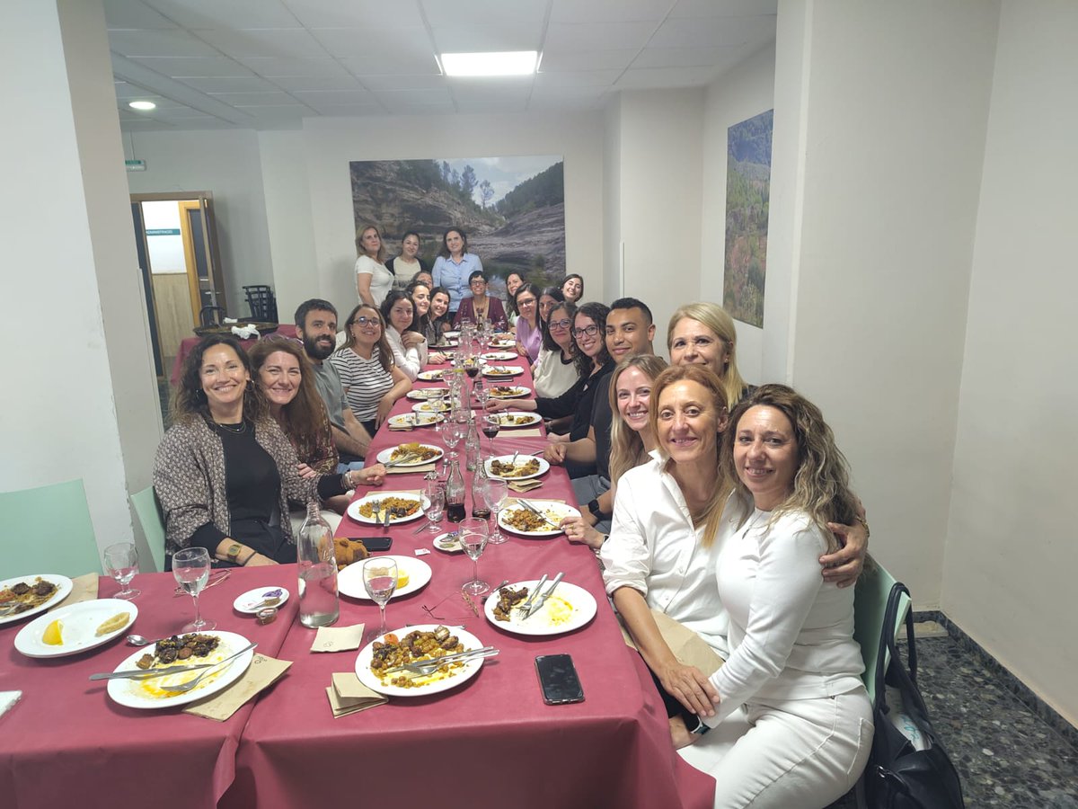 AmeliaGrandaPin's tweet photo. Hoy, desde la Red de Diversidad y Diferencias en Educación, de @AIDIPE_ hemos conversado con el CEFIRE de Educación Inclusiva, Bienestar y Salud Mental. Una sesión muy enriquecedora escuchando y compartiendo experiencias, preocupaciones y líneas comunes. @GVA_Cefire @UV_EG @CEFIREambitINC