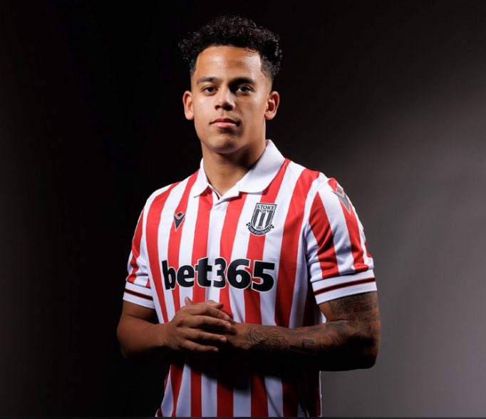 Eredivisie29941's tweet image. #Ajax heeft het oog laten vallen op de 24-jarige Million #Manhoef. 

Dat meldt #TEAMTalk in Engeland. 

De Nederlander staat volgens Engelse media op de lijst als potentiële vervanger van Mika #Godts, waar momenteel veel interesse voor is.