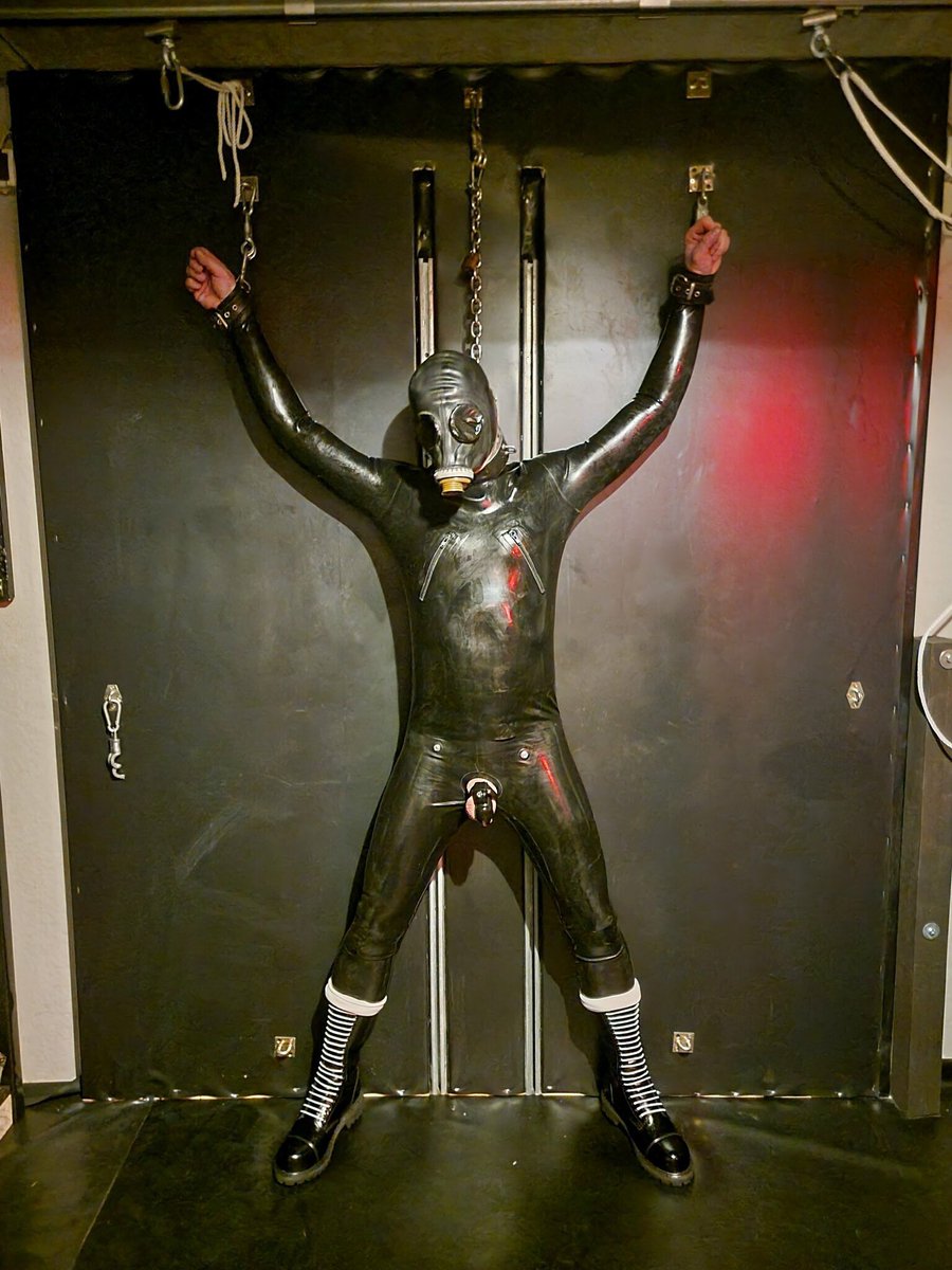 SkinKink tweet media