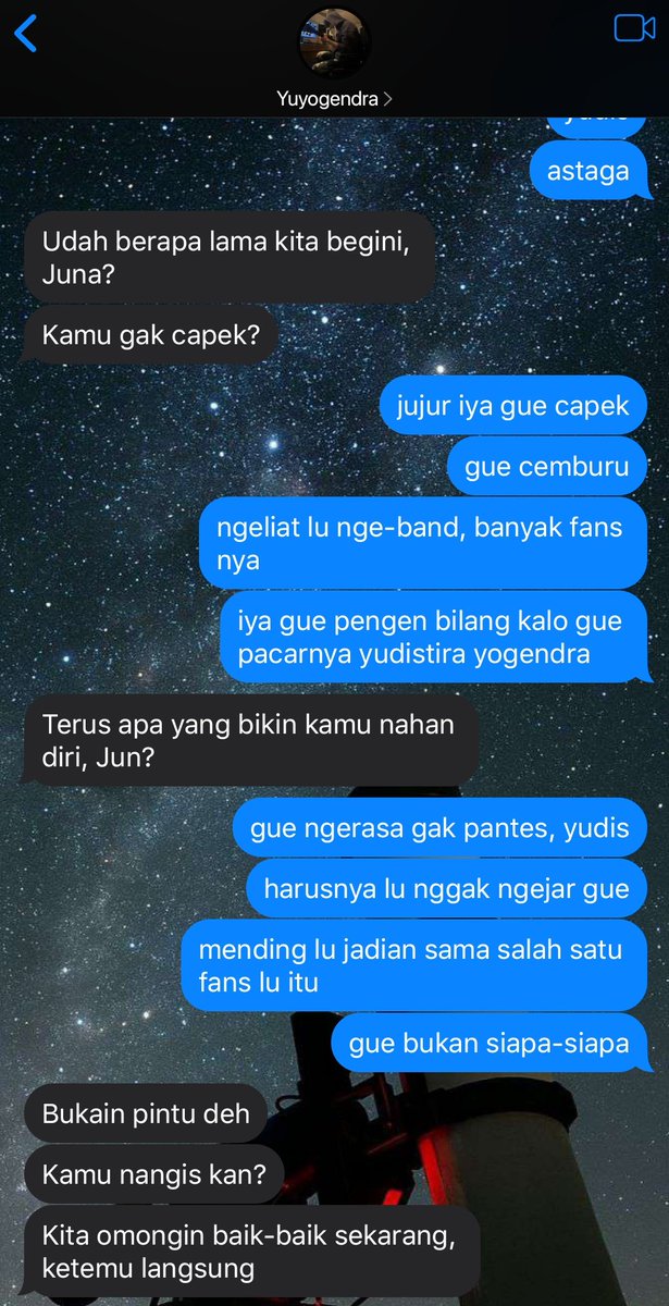 moawazznies's tweet image. #Notesun 🎵☀️ One Tweet AU (From universe si cantik) 

setelah pengumuman beli cincin di grup chat

"What are we??"

(Ada topping di reply)