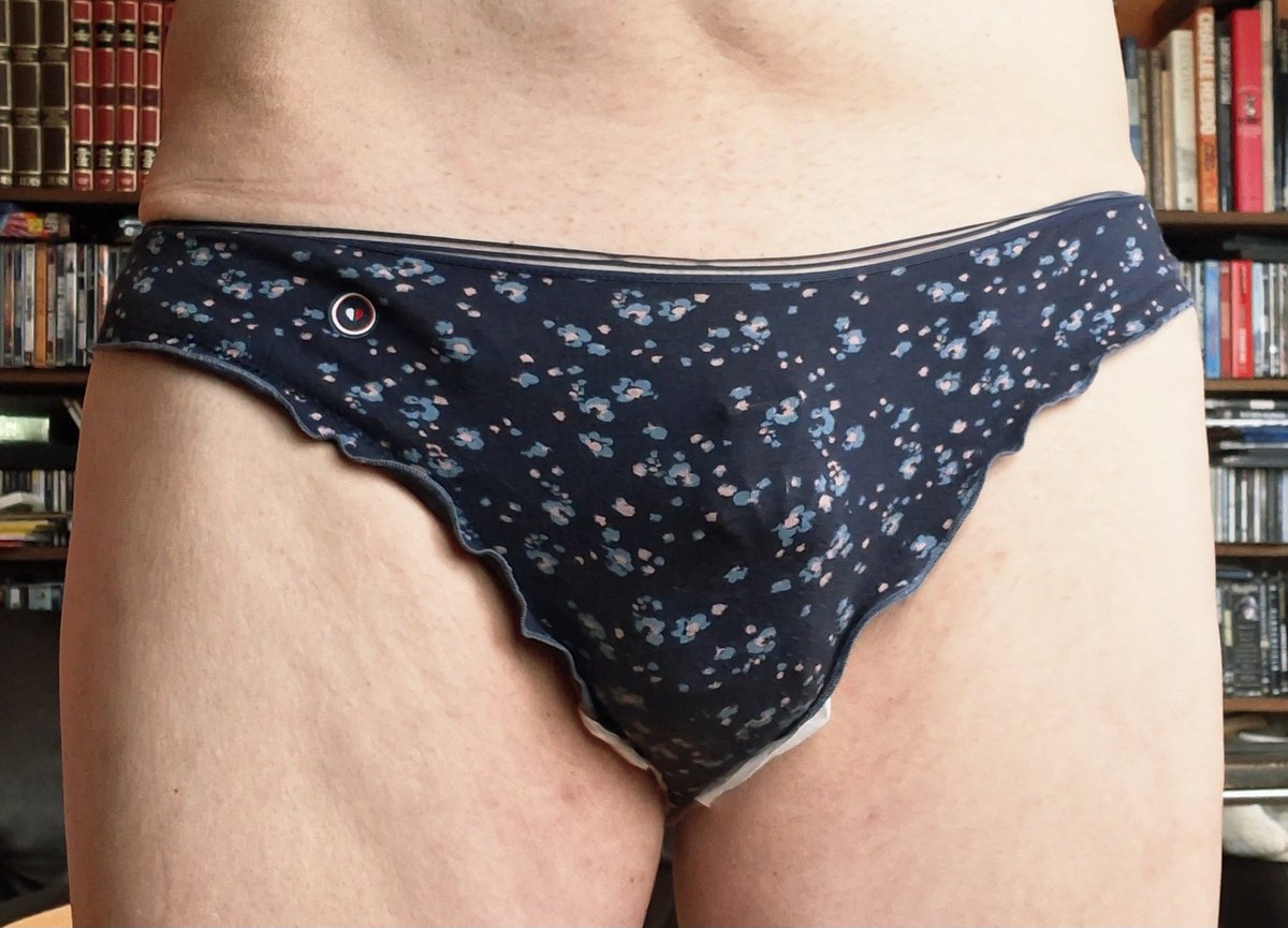 CalzonFred's tweet photo. Bonjour Maîtresse Léa @LoliteaLea et bonjour tout le monde. Voici mon #stringdujour. 😘
#sissy éduquée par Maîtresse Léa. https://t.co/M9COC3TNYI