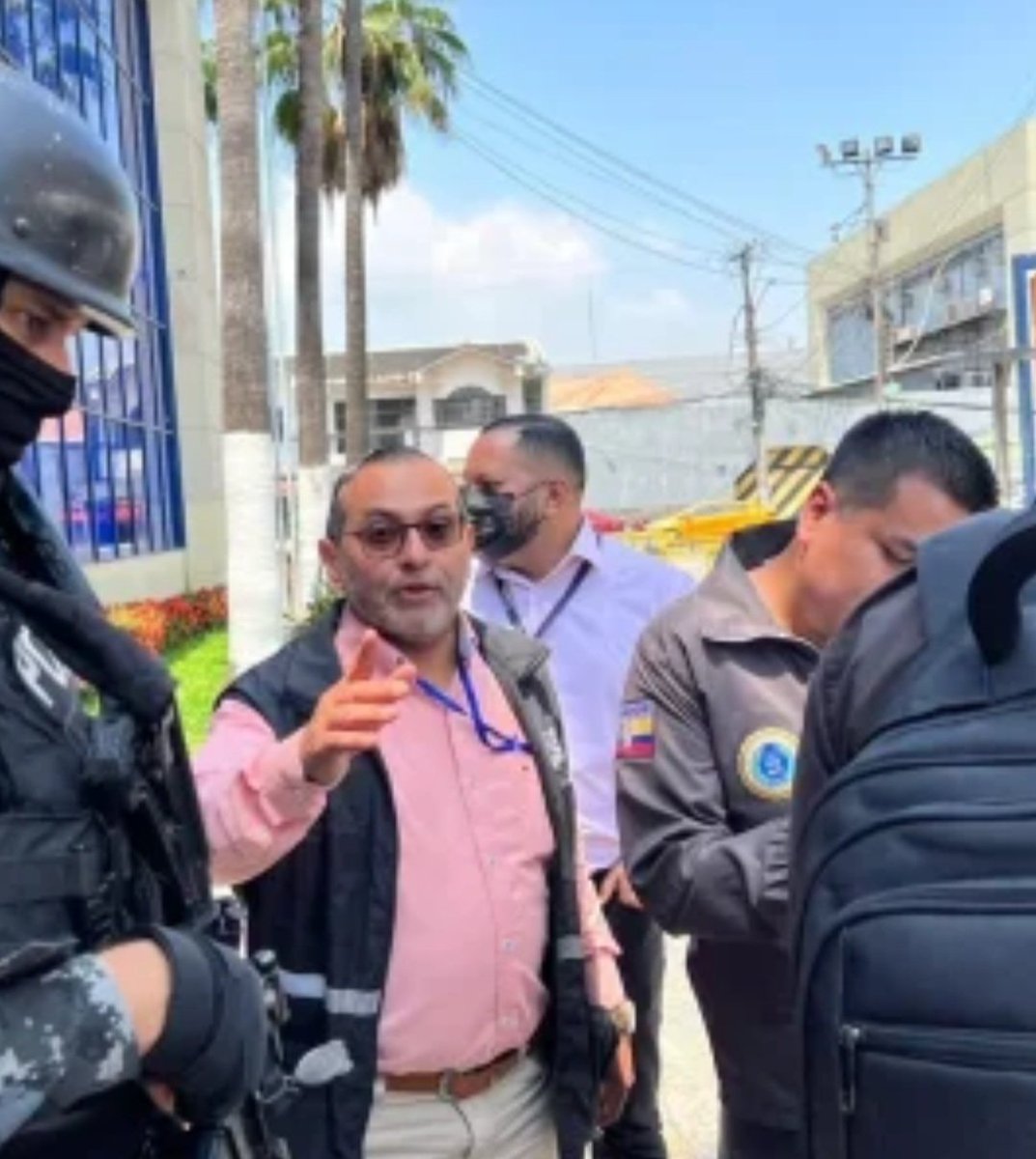 Cartel Anti Corrupción tweet media