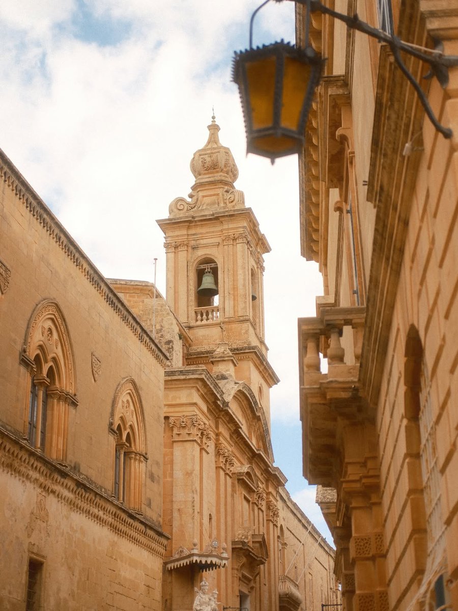 VisitMalta's tweet image. Step into Mdina, where history surrounds you 💛🏰 [📸 bit.ly/4cPUiwd]
#VisitMalta #Mdina #Malta #ExploreMore #streets