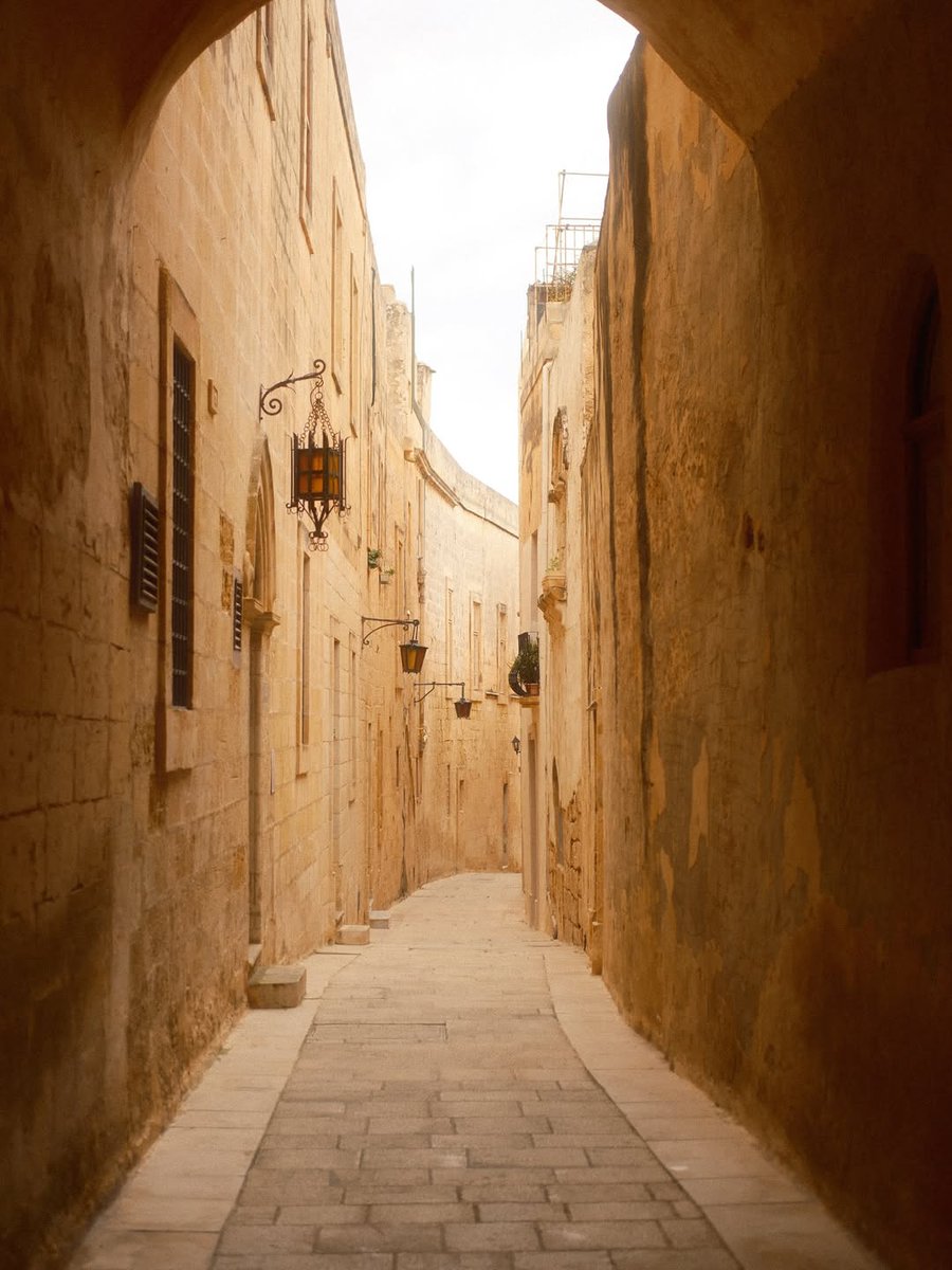 VisitMalta's tweet image. Step into Mdina, where history surrounds you 💛🏰 [📸 bit.ly/4cPUiwd]
#VisitMalta #Mdina #Malta #ExploreMore #streets