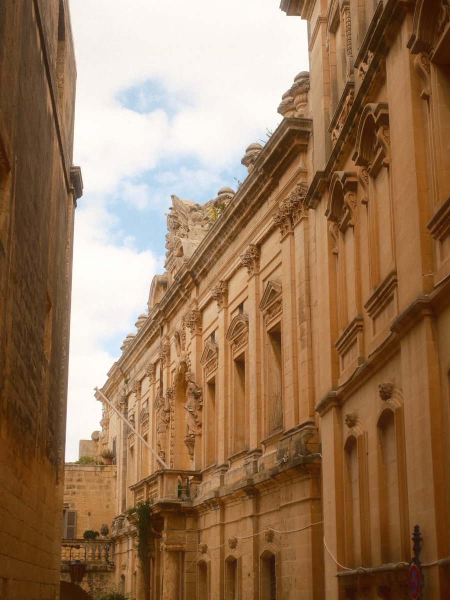 VisitMalta's tweet image. Step into Mdina, where history surrounds you 💛🏰 [📸 bit.ly/4cPUiwd]
#VisitMalta #Mdina #Malta #ExploreMore #streets