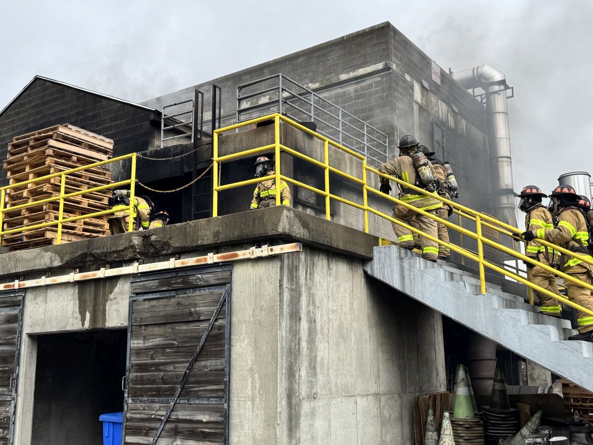 Box15's tweet image. Rehab 2 was at the Ohio Fire Academy yesterday supporting a day of @ColsFire recruit live burns

#fire #firerehab #training #cfd #columbus #columbusfire