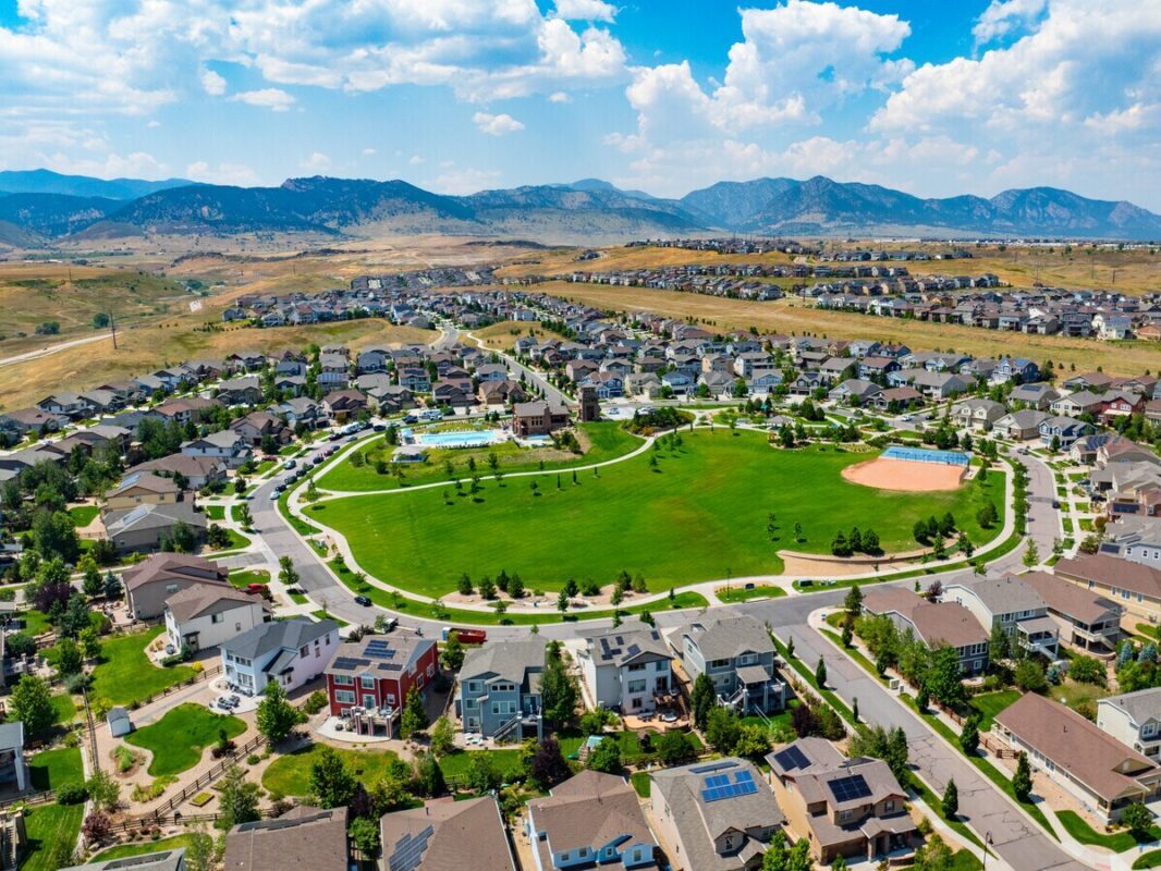 LikeREcom's tweet image. 🏡 The housing market shift is getting harder to ignore...

Denver home values are now falling faster than any other major U.S. metro, dropping 2.2% year-over-year. 📉

A clear sign the cooling trend is spreading well beyond one region. ⚠️
-
-
-
#housingmarket #justlisted