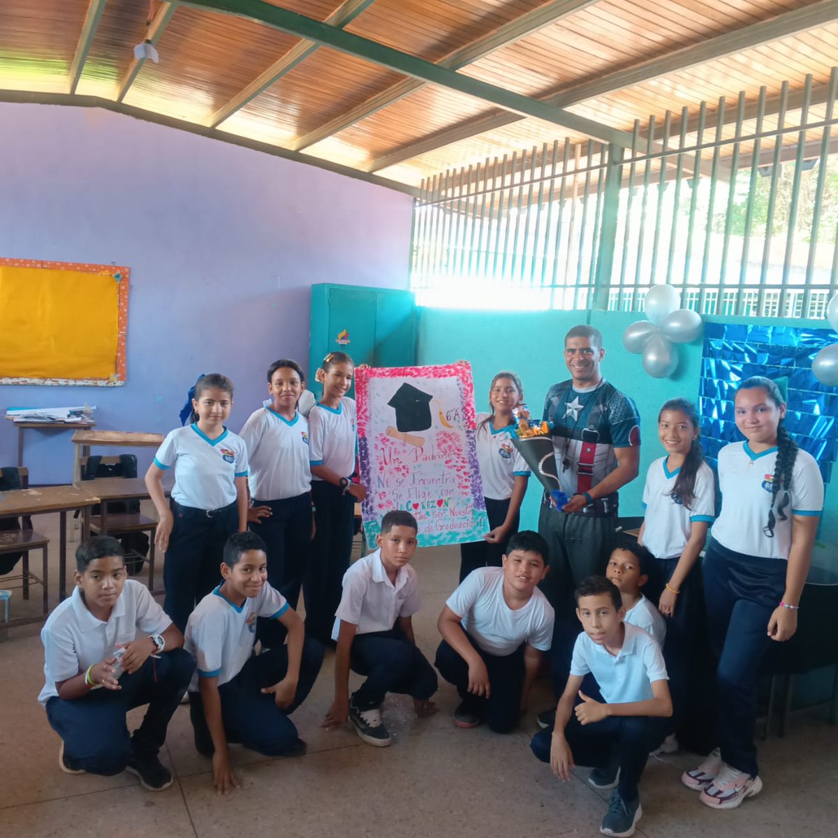 lameda1's tweet photo. Ser elegido Padrino de la Promoción del 6to Grado "A" Representa no solo un Honor, sino también una Responsabilidad de guiar y motivar a las nuevas generaciones en su transición hacia una nueva etapa de vida. https://t.co/KiL0WeOYmh
