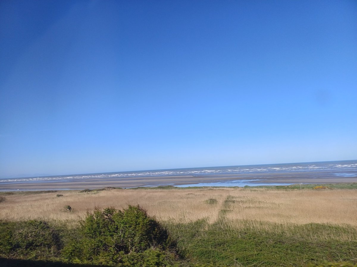 1987clairebear's tweet image. Beautiful views from @EnterpriseTrain this evening heading home from #Dublin ☀️☀️☀️