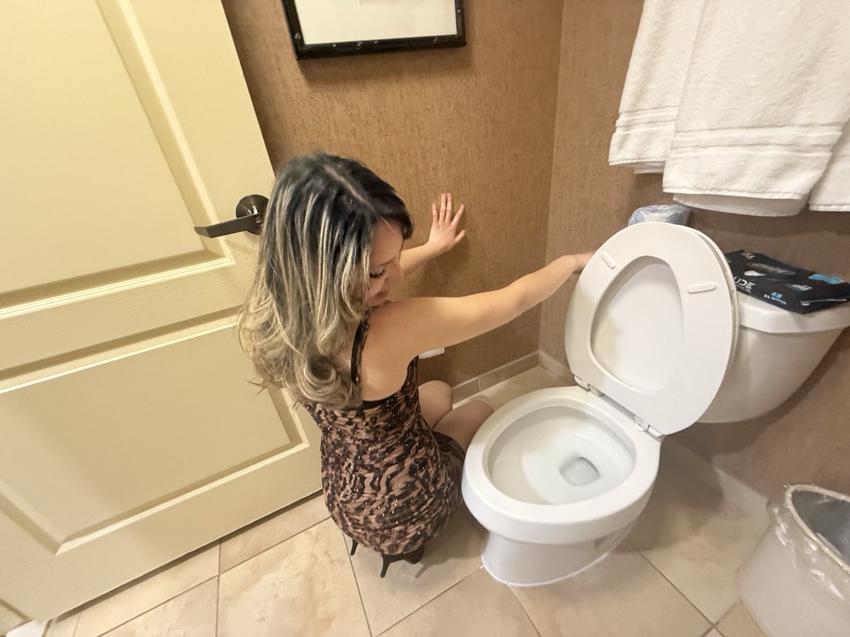 grandma8aperc's tweet image. Me🤝toilets #turnt #lit #dontknowmylimit