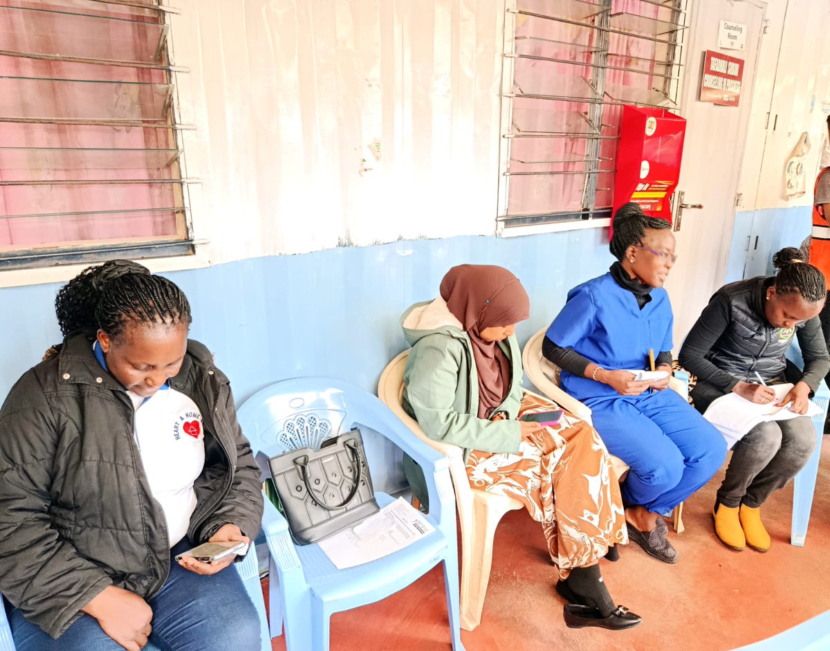 HERAF_Kenya's tweet image. Day 3 in Makadara, Nairobi 🇰🇪
At Makadara Level 4 Hospital, we engaged HCWs, CHAs &amp;amp; CHPs on mental health service delivery at PHC level.
Provider insights are shaping the bigger picture. One more day to go.
#MentalHealth #UHC #CitizenVoices