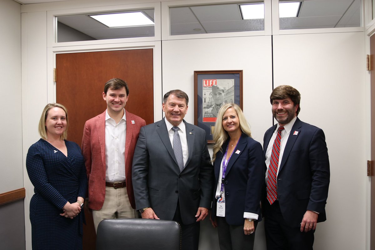 Senator Mike Rounds tweet media