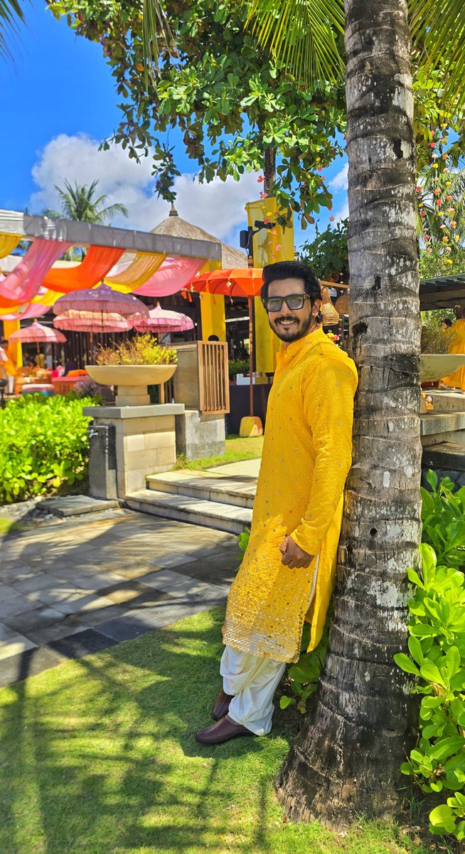 kanwardhillon_'s tweet image. Haldi by the beautiful beach of Bali. 💛🏖😍

Colors, joy, laughter &amp;amp; a heart full of memories with the parivaar! Grateful 🧿☺️🙏✨️

#kanwardhillon #indonesia #fashion #marriage #traditional