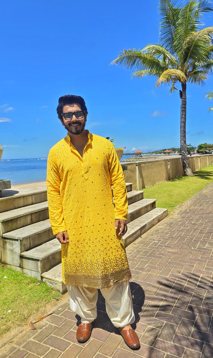 kanwardhillon_'s tweet image. Haldi by the beautiful beach of Bali. 💛🏖😍

Colors, joy, laughter &amp;amp; a heart full of memories with the parivaar! Grateful 🧿☺️🙏✨️

#kanwardhillon #indonesia #fashion #marriage #traditional