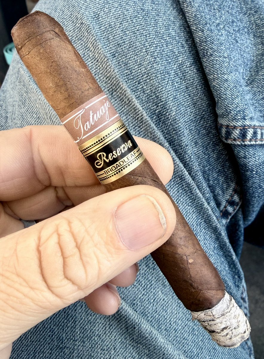 Forrest Vess is smoking Tatuaje Reserva Collection. Rated with thumbs up! dojoverse.com/news-feed/p/74…