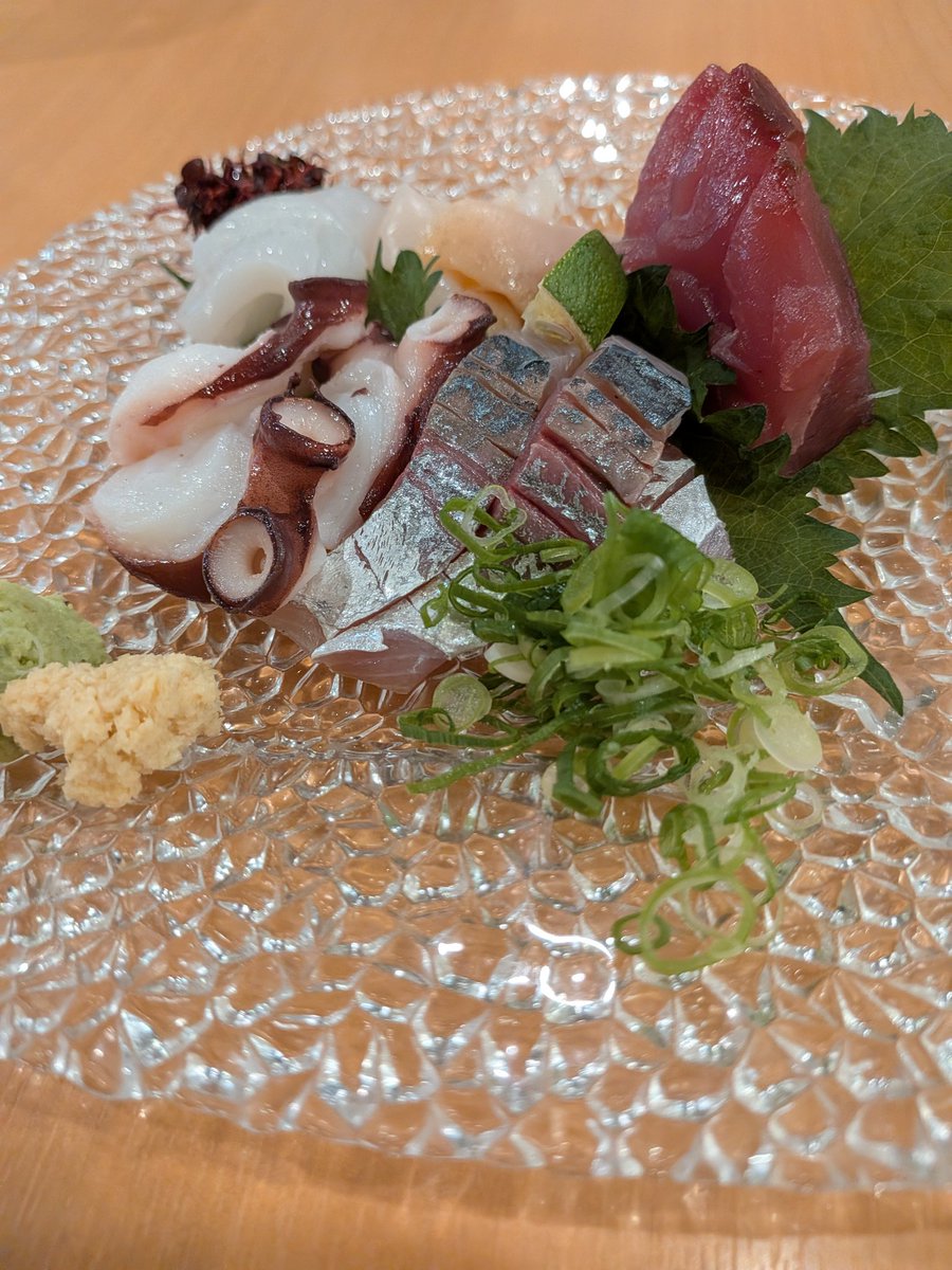 AOGSDkw5Qmr1X51's tweet image. おはようございます🐣
昨日の問題の「松葉ガニ」「越前ガニ」などと呼ばれるカニの種類はの解答は3、ズワイガニでした😄（正答率89%）

白熱電球の部品で電流が流れると光る部分は何？

1、エレメント
2、バイメタル
3、フィラメント
4、グローランプ

今日も宜しくお願いします🐣