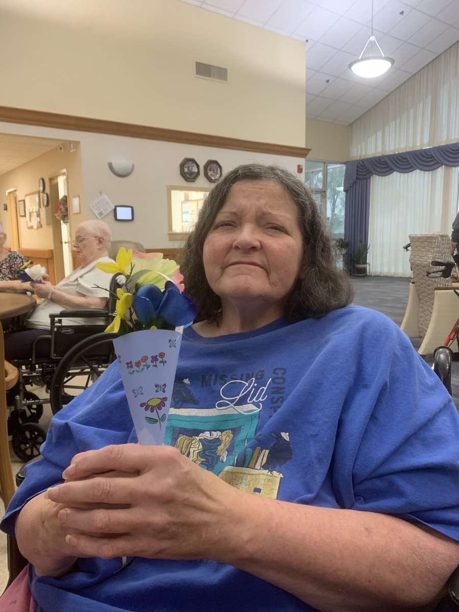 AzriaHealth's tweet image. We crafted some beautiful flower baskets at #AzriaHealthRoseVista to hang on our doors! 💐

#AzriaHealth #Craft #Flowers