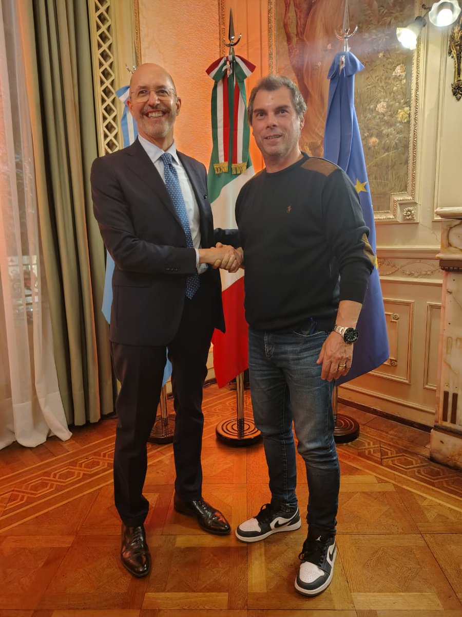 AmericaInca's tweet photo. Hernan Mastrocola, directo de America Inca, junto a Fabrizio Nicoletti, embajador de Italia en Argentina. Presentes en la Cámara de Comercio Italiana. https://t.co/ISDUxgNVFL