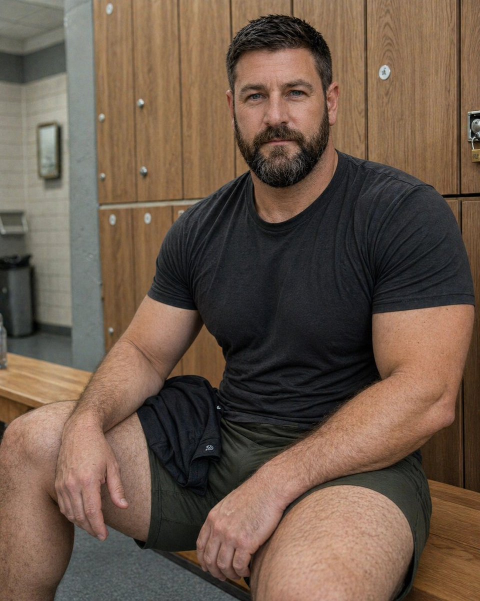 TheMensChapel's tweet image. Before work 👷‍♂️… had to handle some business real quick 💦😈… now I can focus...
#MarriedDL #BisexPastor #Brotherhood #Dadbod