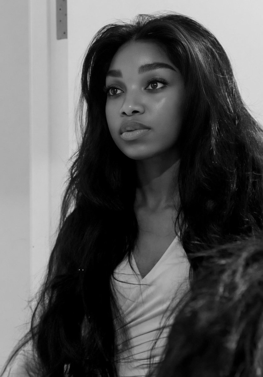 You are looking at Thandeka the host of one of the biggest event coming up tomorrow in South Africa 

Show some respect now !! ✍️