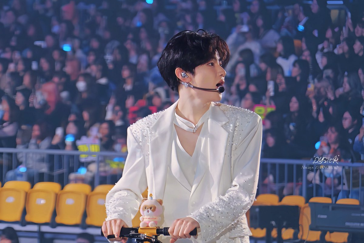 260314
Missing you T T

#ZHANGHAO #장하오 #章昊 #ジャンハオ