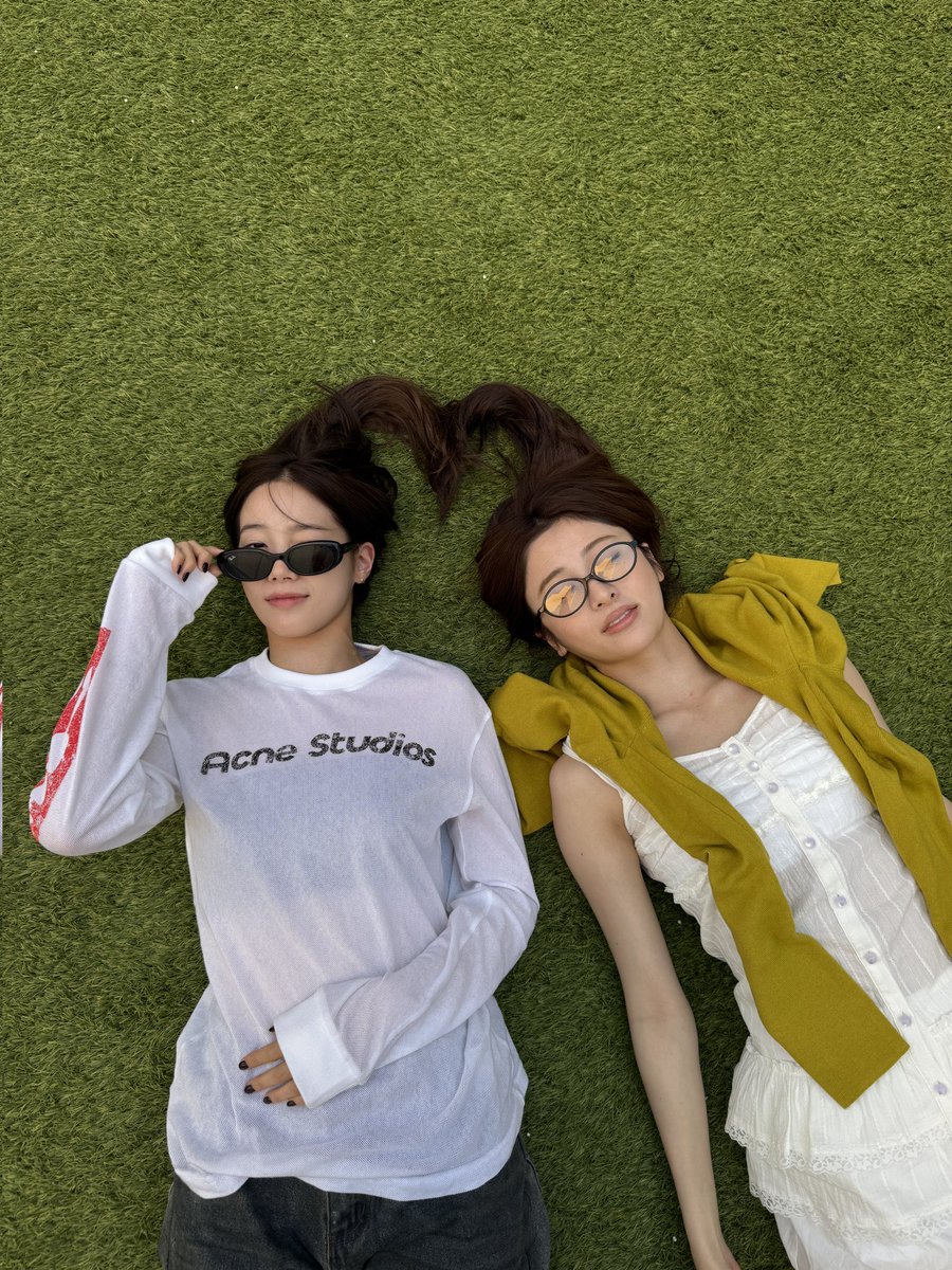 i could write essays on how yunjin and kazuha are each other’s perfect mirror, yin and yang in harmony, but for now i’m just so happy that they found each other