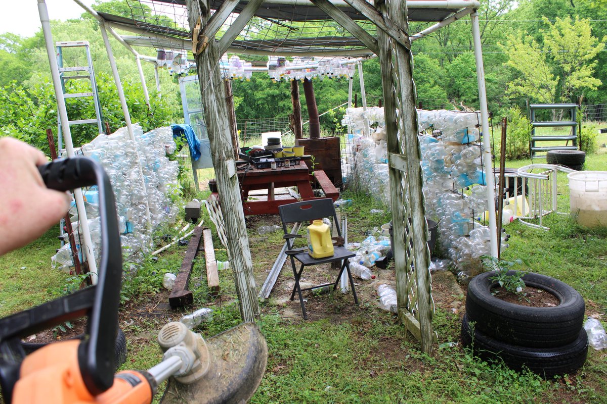 docsanderson's tweet image. #Scientists #Carpenter #RestorationProject #Wolves #Mates @NatGeo @danpeckwx @HeartsofHeroes_
@Nature G Mags Lizzie repairs i made to the big #GreenHouse held through storm decided to clean it &amp;amp; put it back into service. moved #Eggplant in. #tomatoes Blooming Lunchtime Mwah Lee