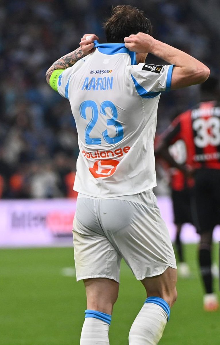 Random Feed tweet media