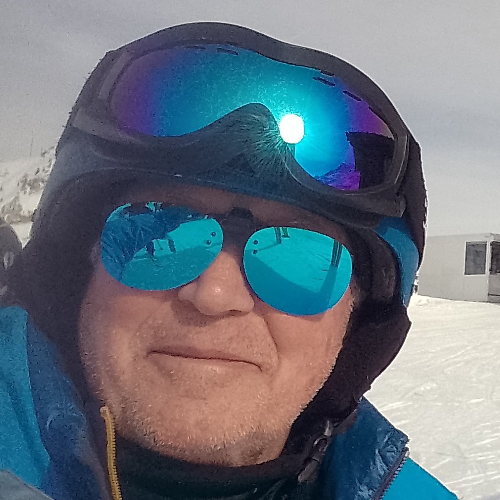 Eyqueum's tweet image. More deaths than #Everest? But number of #tourists much much higher...Yet this year it was dangerous, even on #Pistes.  Les Arcs closed for 3 days when I was there!

theguardian.com/commentisfree/…