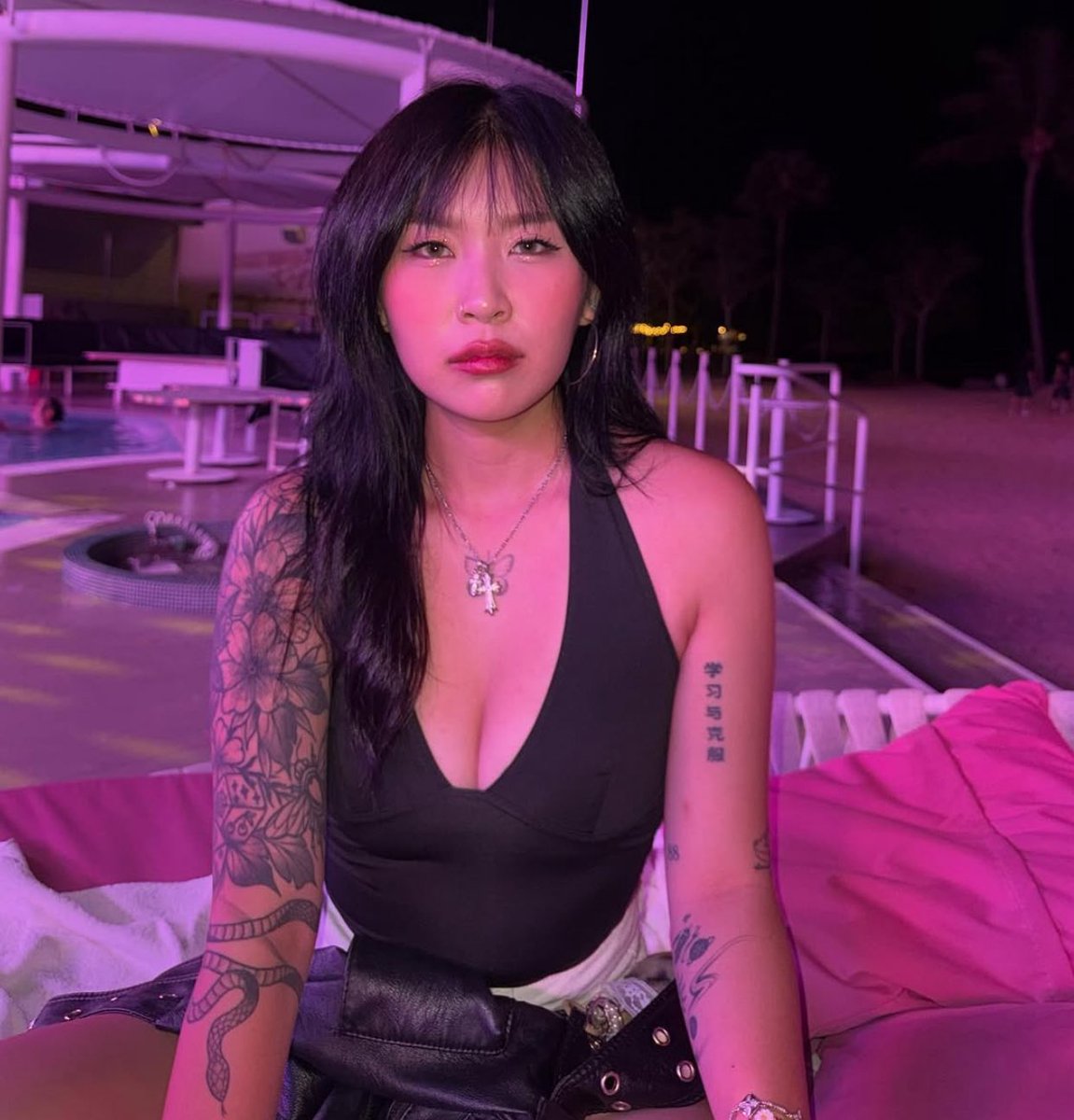 sg midriffs tweet media