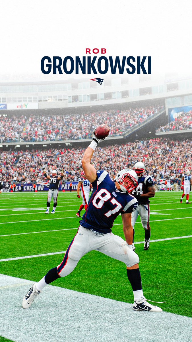 Patriots's tweet image. Special wallpapers for a special player @RobGronkowski 💪

@TheHall | #NEPats