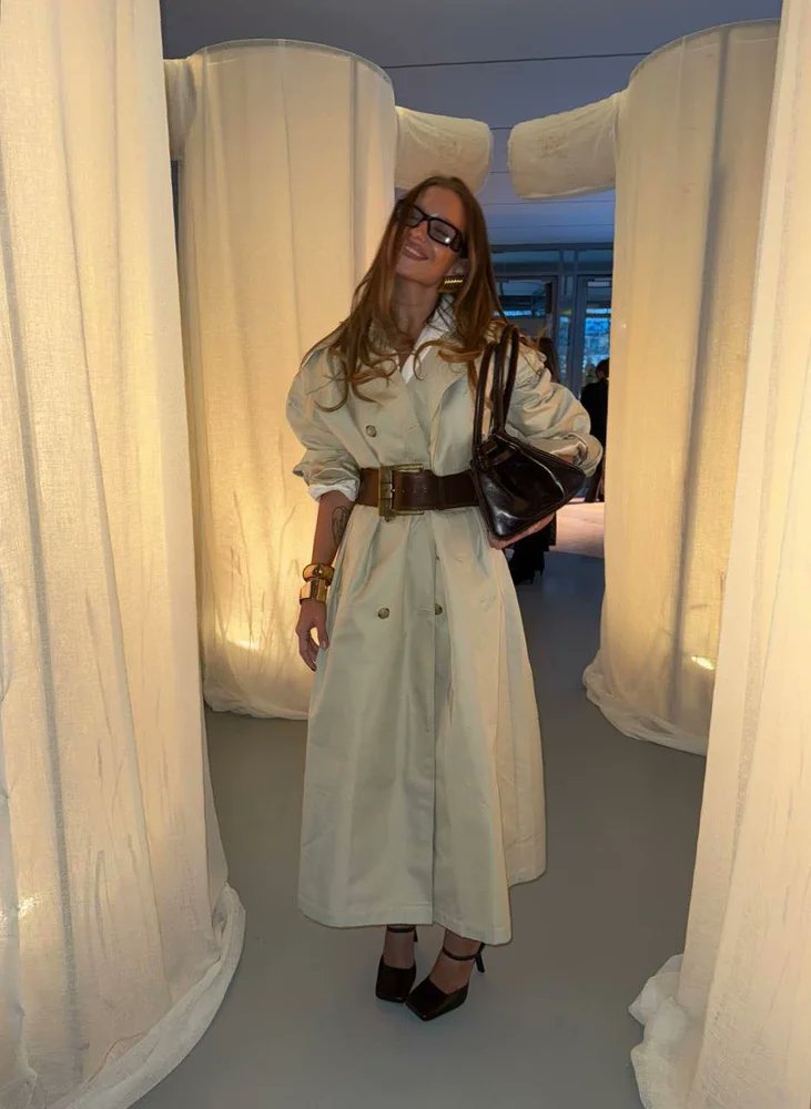 makeOutfitCom's tweet image. Fashion Trends: Accentuating the Waistline Maximize the femininity of your outfit by focusing on key elements such as belts, cardigans, scarves, blouses, and proportionate accessories. Channel inspires you with easy fashion hacks for a stunning waistline definition.#FashionTrends