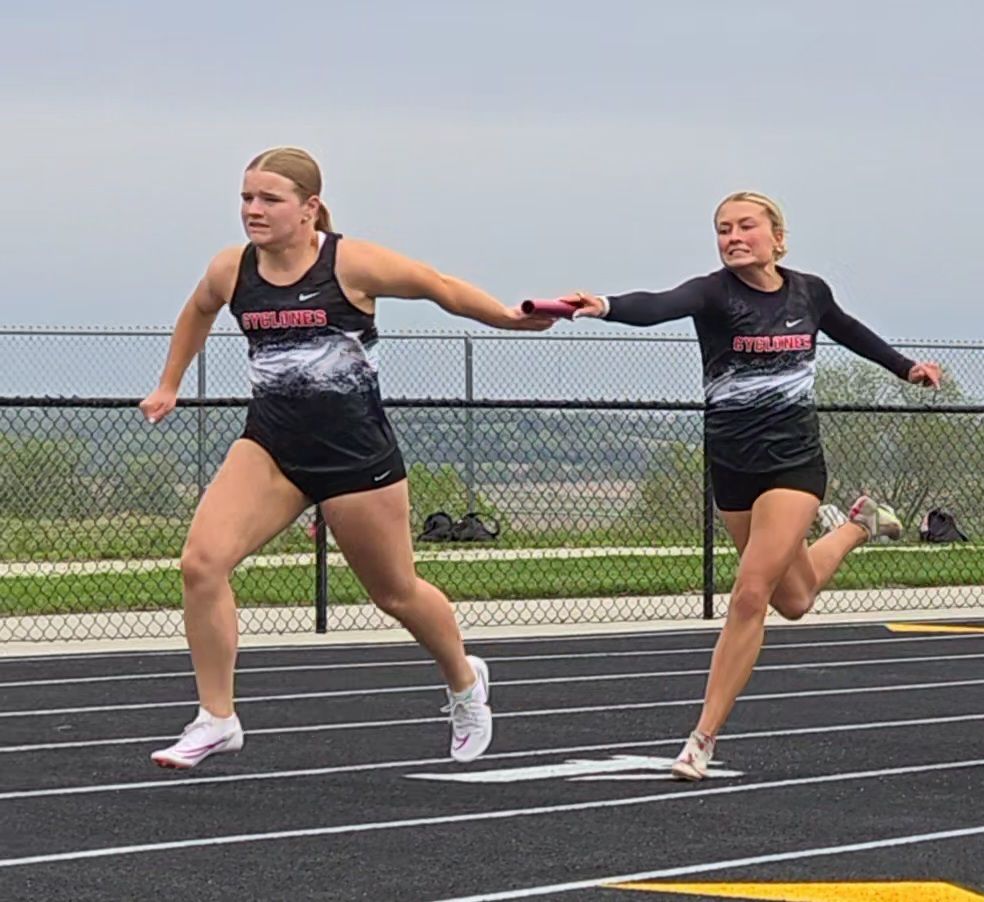 koolgold105's tweet photo. 🏃‍♀️  #KoolGold105 KNOD SPORTS UPDATE: @hcsdcyclones girls' track continues to post season bests in 2nd place finish at Missouri Valley Tuesday. 🏃‍♀️ 
Story &amp; interview w/ Cyclone Aubree Wegner available here: https://t.co/8gy3K1SYxi 
@HCSDActivities https://t.co/D9fKkMRRPM