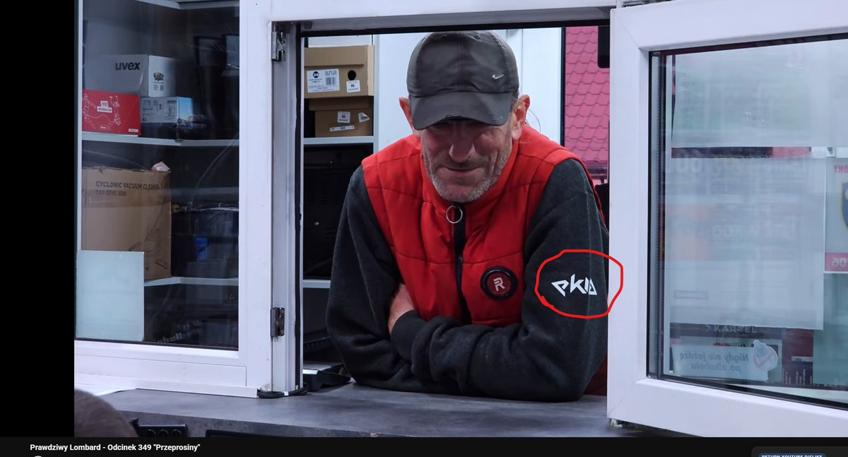 Meloniasty0's tweet image. w ostatnim odcinku lombardu przykula moja uwage bluza EKIPY u ziomka ktory zastawia bosha XD #lombard #prawdziwylombard #dalton #ekipa #panzlombardu