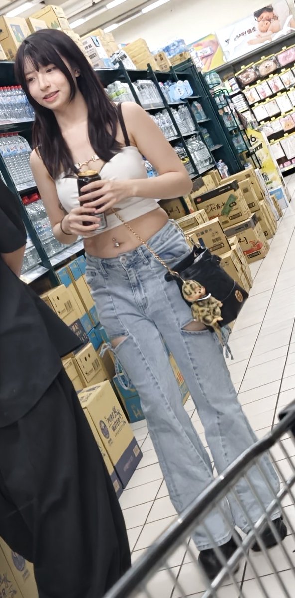 cumthefuckdown's tweet image. Cutie!

#hohoho
#woman
#hotdamn
#kisskissbangbang