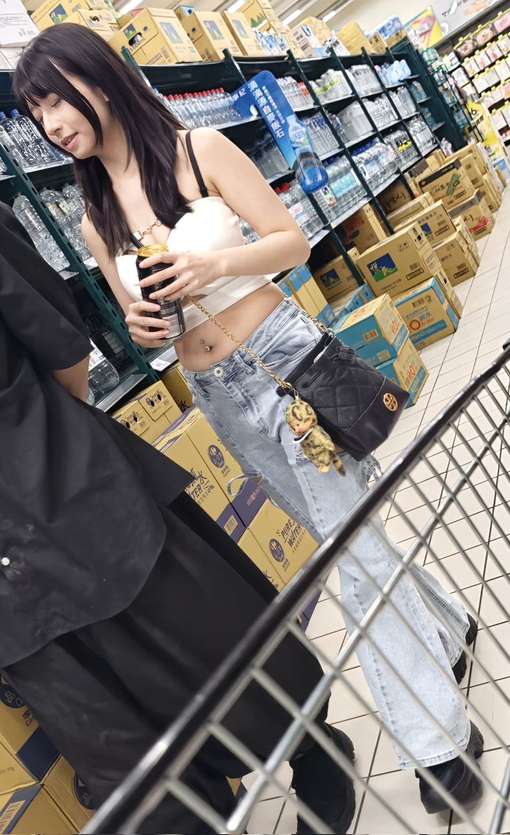 cumthefuckdown's tweet image. Cutie!

#hohoho
#woman
#hotdamn
#kisskissbangbang