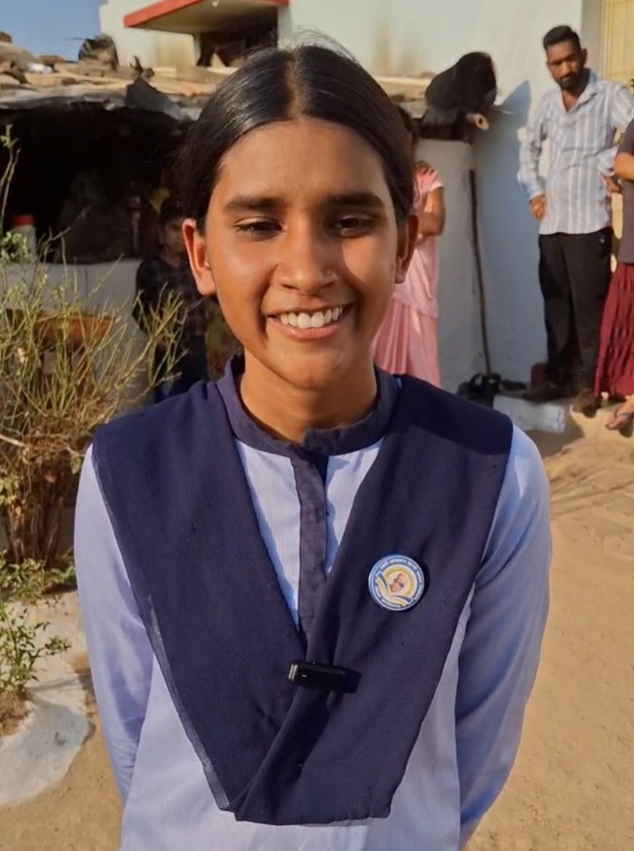 BemetaraDist's tweet image. बेमेतरा की बेटी ओमनी वर्मा ने 12वीं बोर्ड में प्रदेश में दूसरा स्थान हासिल कर जिले का नाम रोशन किया।

मेहनत, अनुशासन और लक्ष्य के प्रति समर्पण का शानदार उदाहरण।

हार्दिक बधाई एवं उज्ज्वल भविष्य की शुभकामनाएँ। 

#Bemetara #Topper #BoardExam2026
