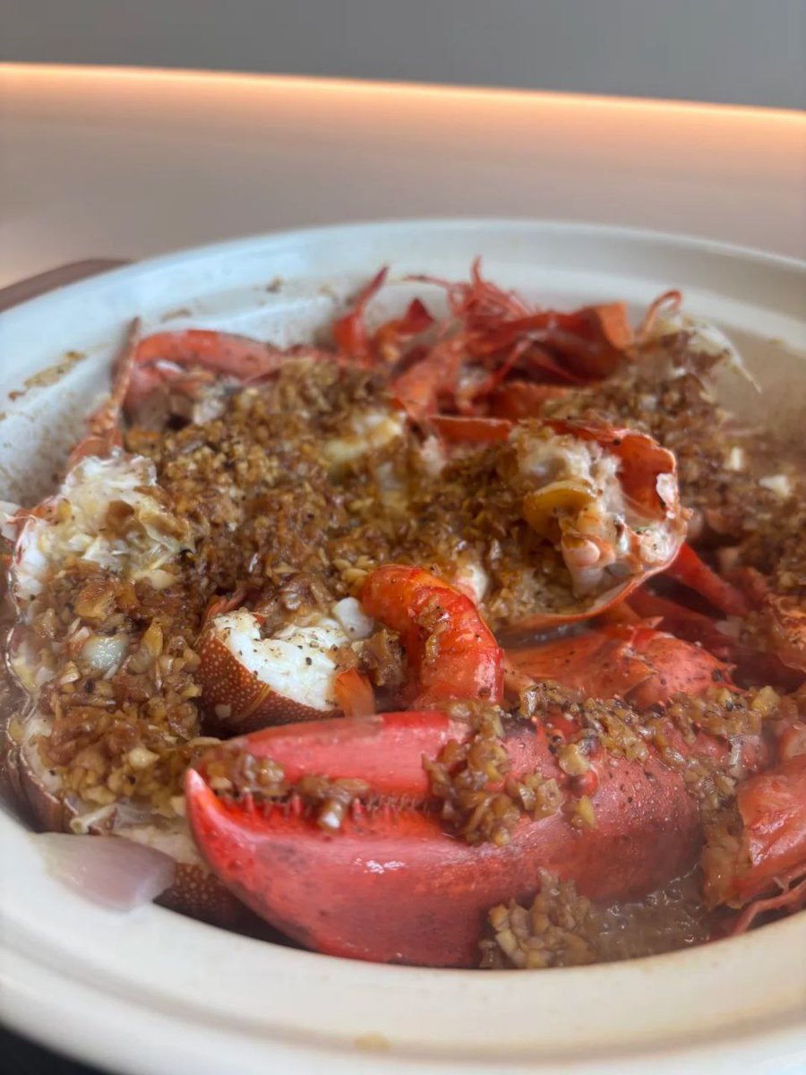 Mutat23's tweet photo. The aroma of garlic is rich, the broth is bubbling, and every bite is a burst of savory flavor. Even the side dishes are infused with the soul of the dish. No matter how busy life gets, you should always treat yourself to a warm and satisfying meal like this. ❤️ https://t.co/VXGLYuzOuz