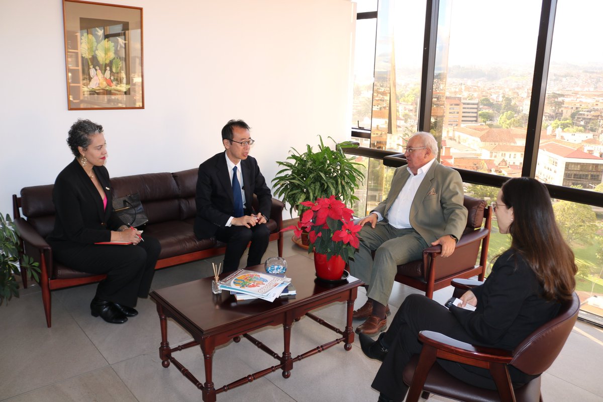 cipemec's tweet photo. Nuestro presidente, Eduardo Tosi, junto a la directora ejecutiva de CIPEM, @SofiaArceb, mantuvieron una reunión con el Embajador de Japón en Ecuador, Horiuchi Toshihiko, con el objetivo de fortalecer las relaciones bilaterales, así como impulsar el comercio y la inversión entre ambos países. 👏

#CIPEM90años #Cuenca