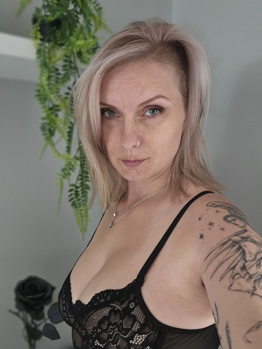 Lexi_Snow90 tweet media